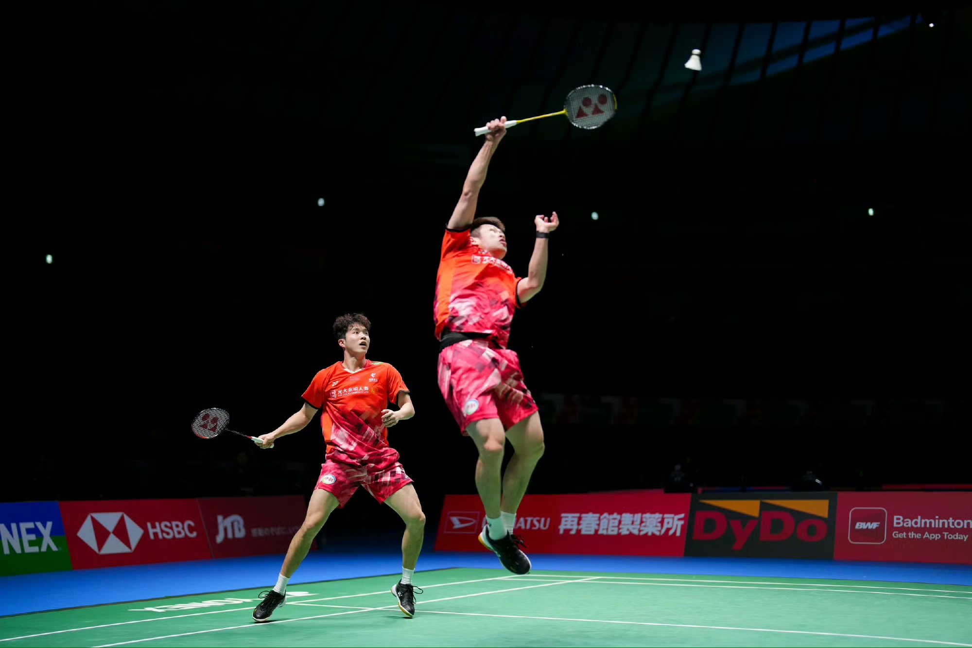 雷速直播-中国羽毛球队险胜韩国羽毛球队，谌龙统治全场