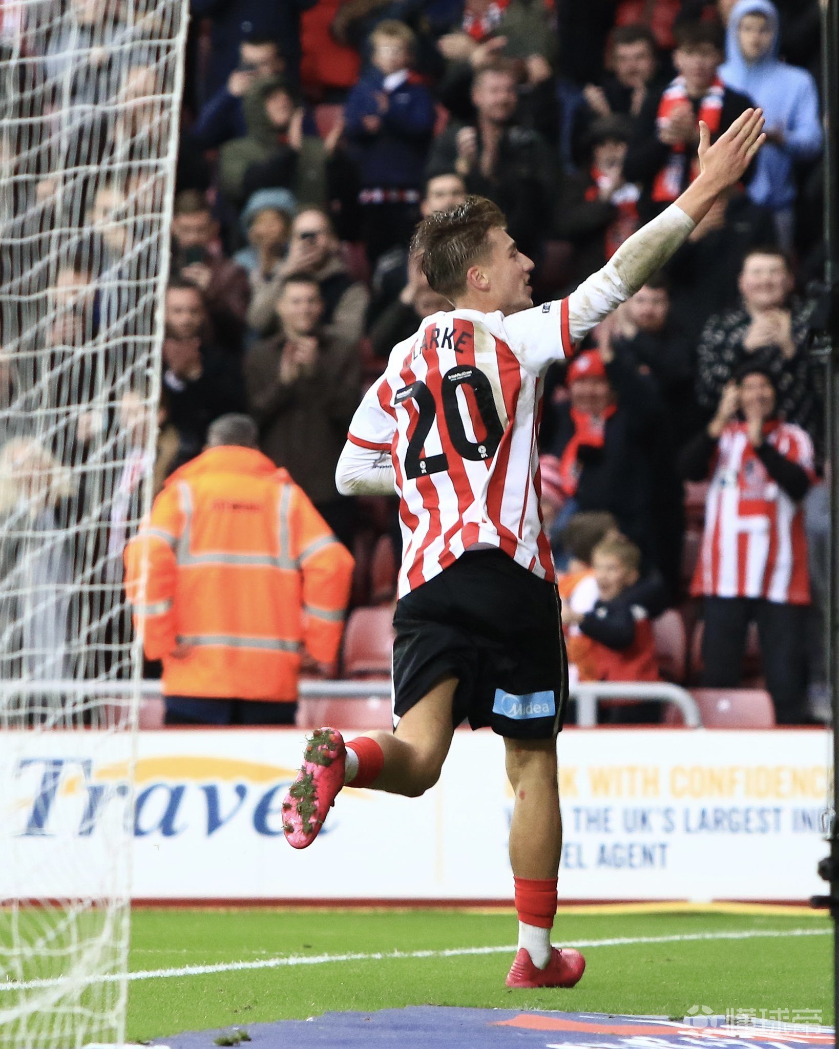 桑德兰击败对手,终结连败势头 桑德兰击败对手,终结连败势头