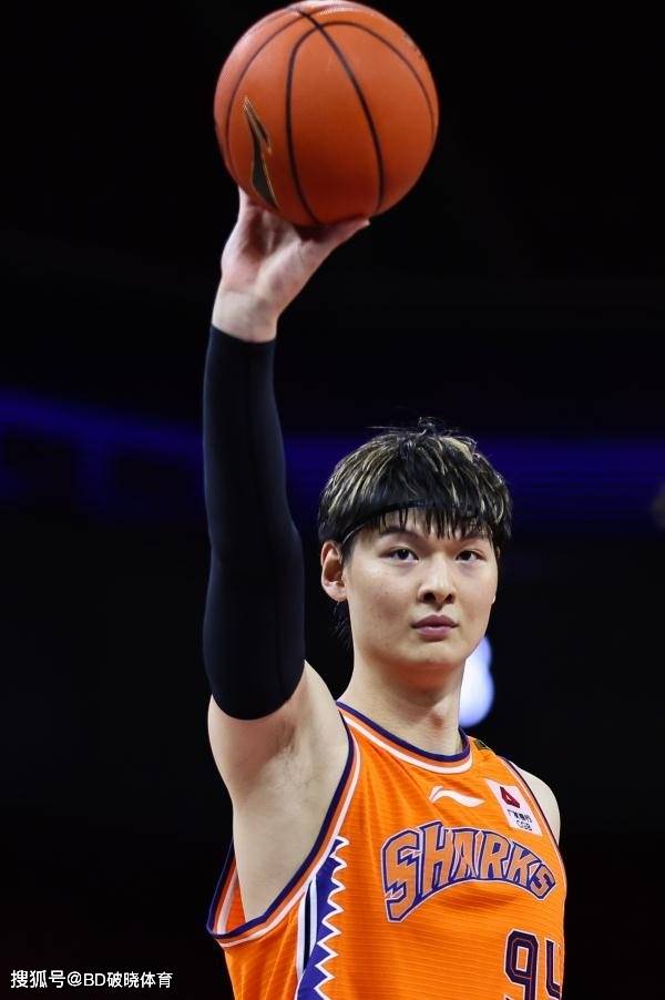 贝内文托主帅面临压力，球迷呼吁要求战绩提升