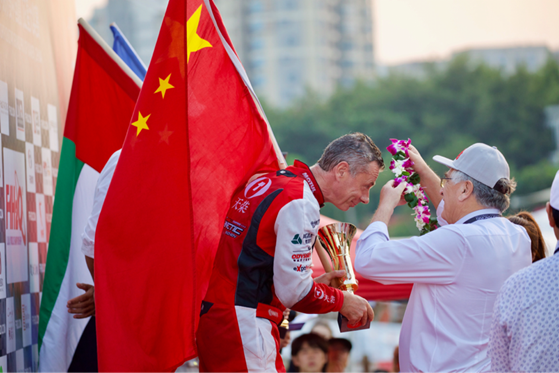 雷速体育官网-中国队轻取葡萄牙队，奥恰洛夫点燃赛场