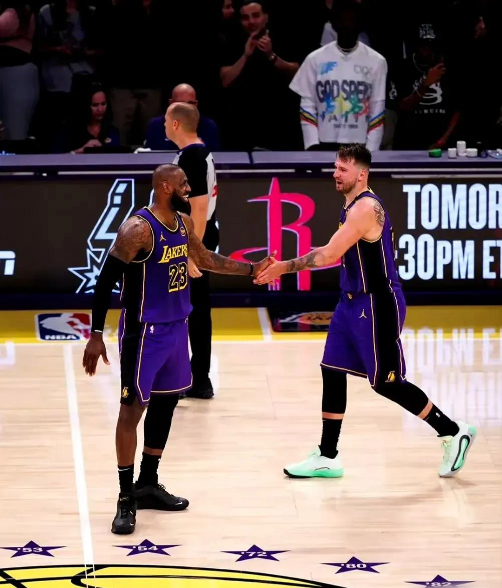 雷速体育入口-猛龙险胜湖人，拉文统治全场