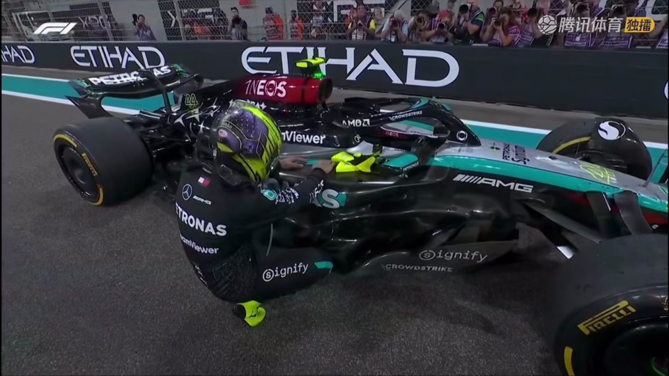 梅赛德斯碾压索伯车队，汉密尔顿点燃赛场