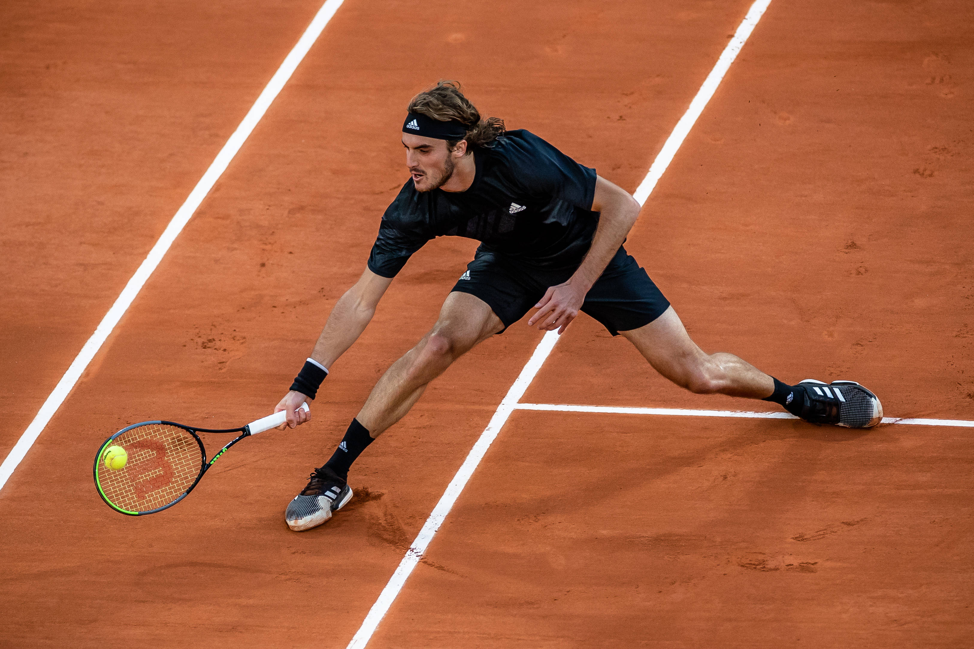 美网完胜法网,西西帕斯统治全场 美网完胜法网,西西帕斯统治全场