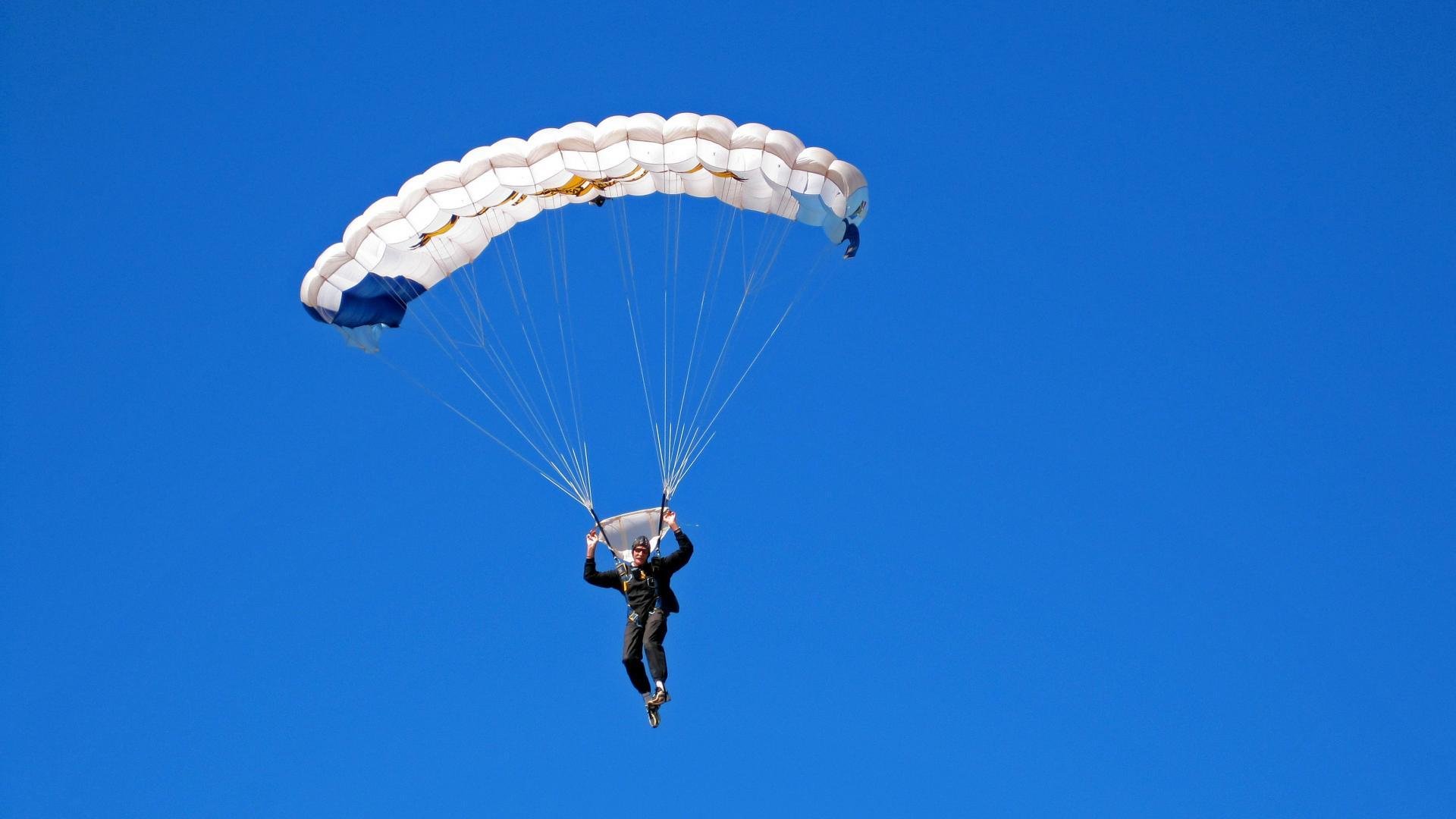 绿茵双城记,加拿大冰球压哨奇迹与姆巴佩意甲焦点战接管时刻